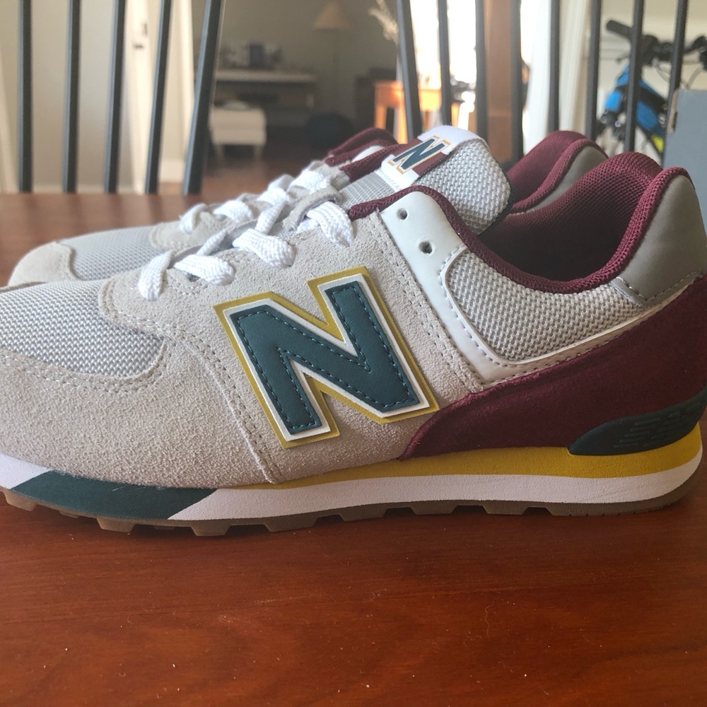 Big Kid New Balance Sneakers NWT 4.5 wide, 37 EUR